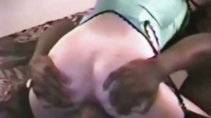 مرد او Fucks در فیلم سکس زنهای زیبا آمده است